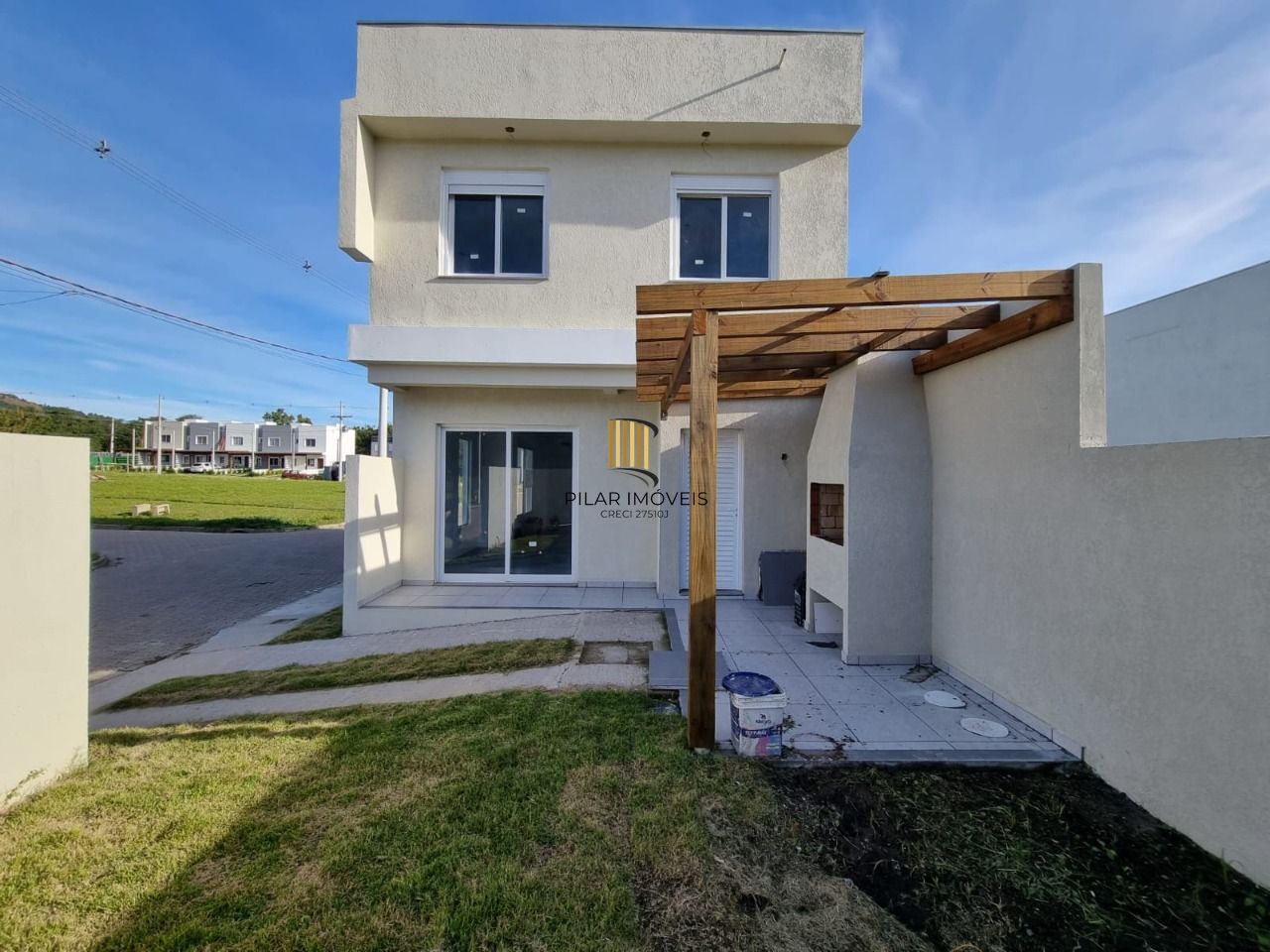 Casa Para Venda 03 Dormitórios / Suíte / Pátio com Churrasqueira / Condomínio Ilha Verde