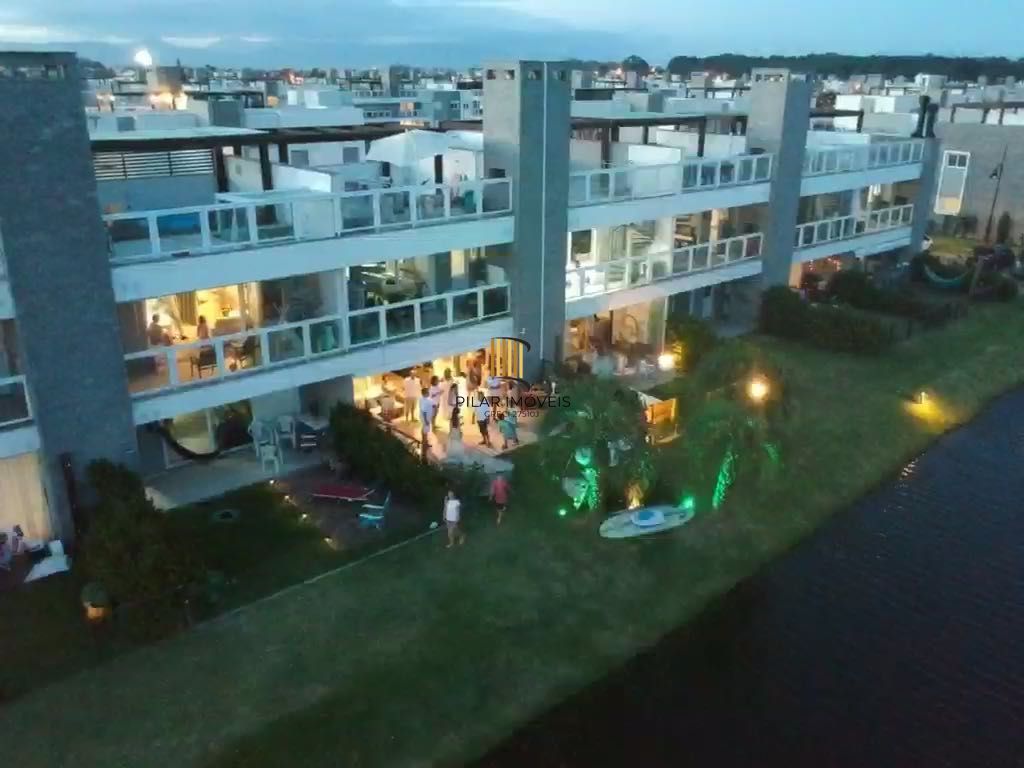 Loft Mobiliado com Espaço Gourmet no Rossi Atlântida – Conforto e Luxo à Beira-Mar!