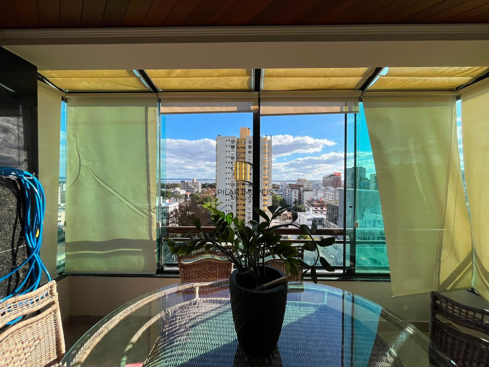 Apartamanto a venda no Menino Deus com 3 quartos e sacada