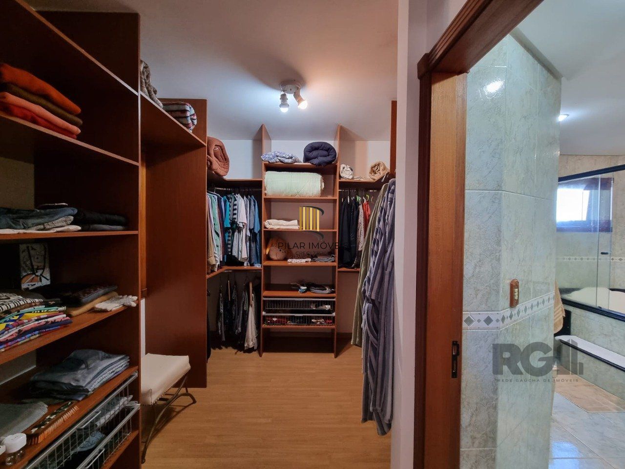 Casa com 4 Dormitórios / Piscina / Terraço / Bairro Ipanema