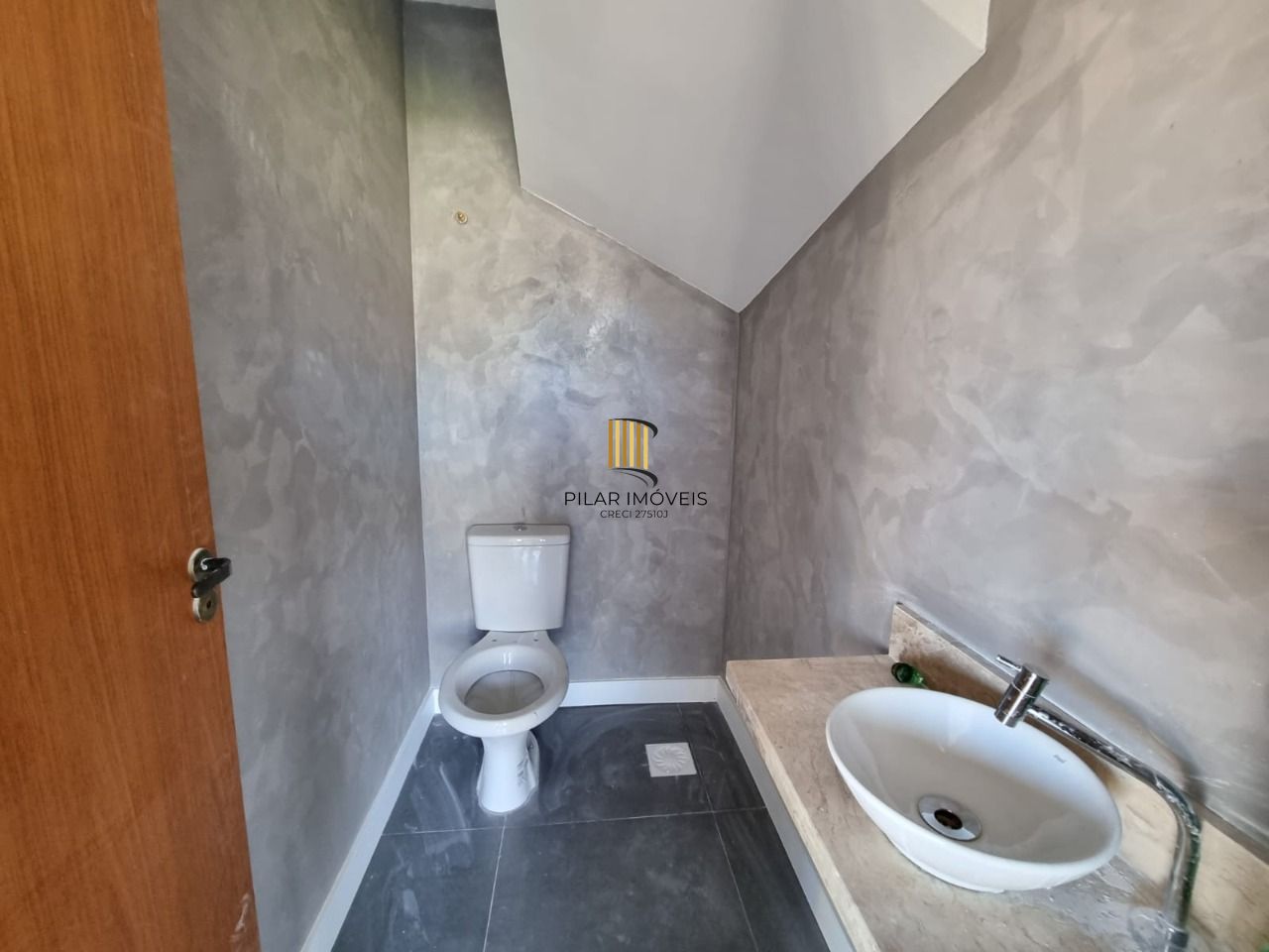 Casa Para Venda 03 Dormitórios / Suíte / Pátio com Churrasqueira / Condomínio Ilha Verde
