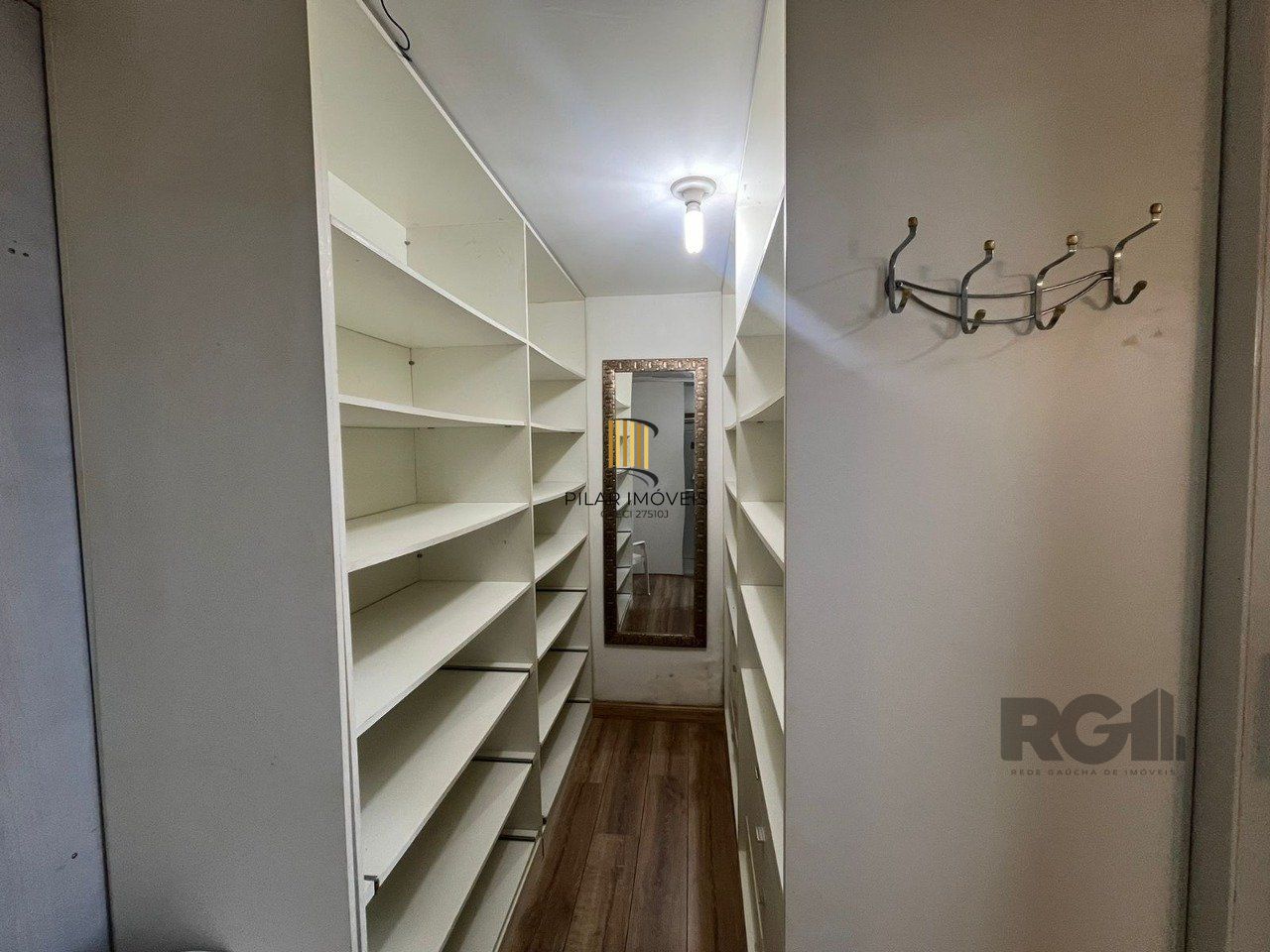 Casa Mobiliada 03 Dormitórios Bairro Jardim Verde Ipanema