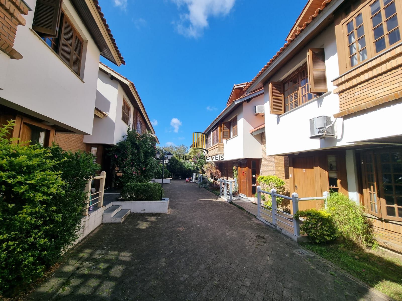 Casa de 3 Dormitórios em Condomínio Fechado Infra Completa