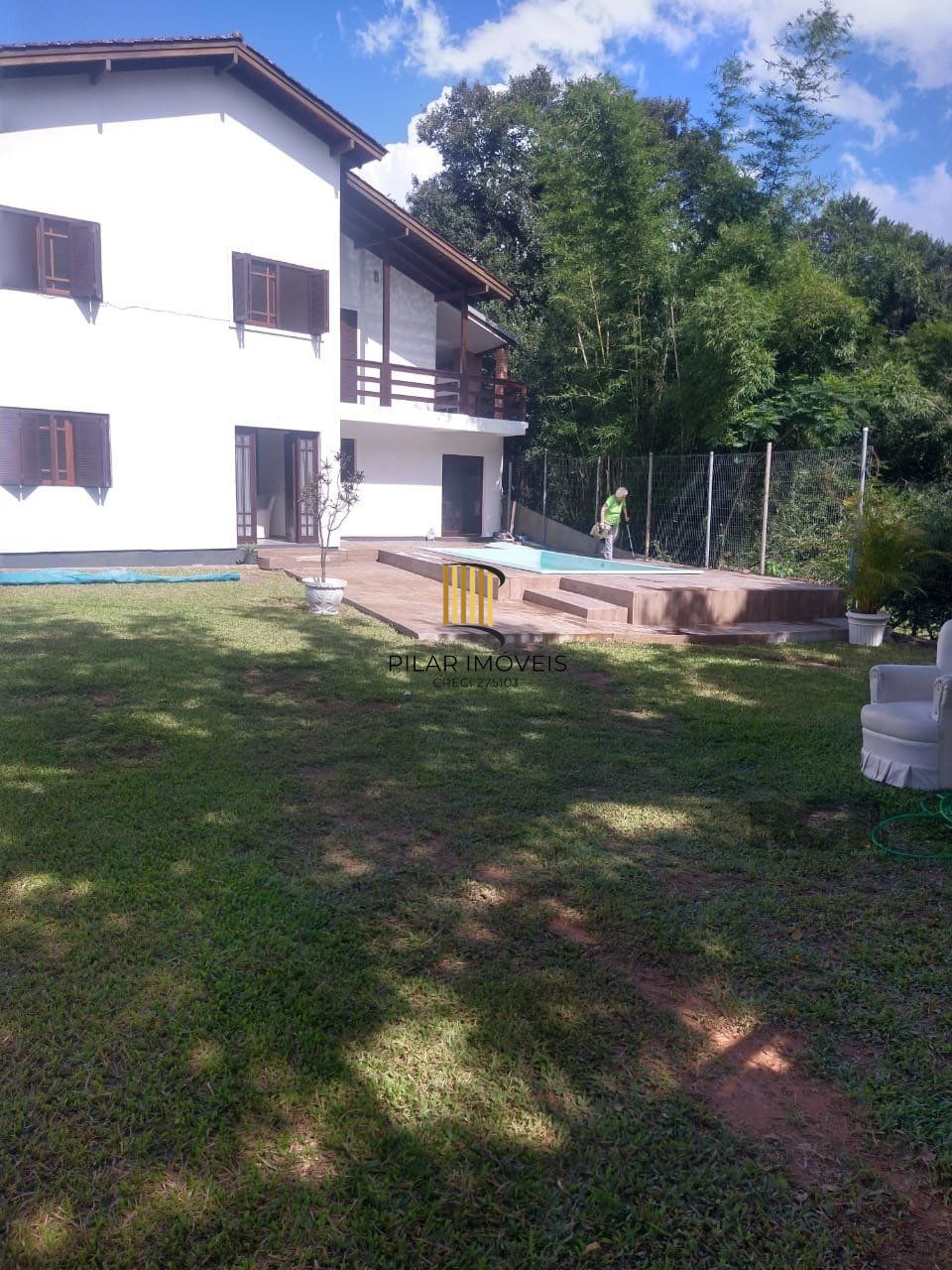 Casa Para Venda Com Amplo Pátio e Piscina