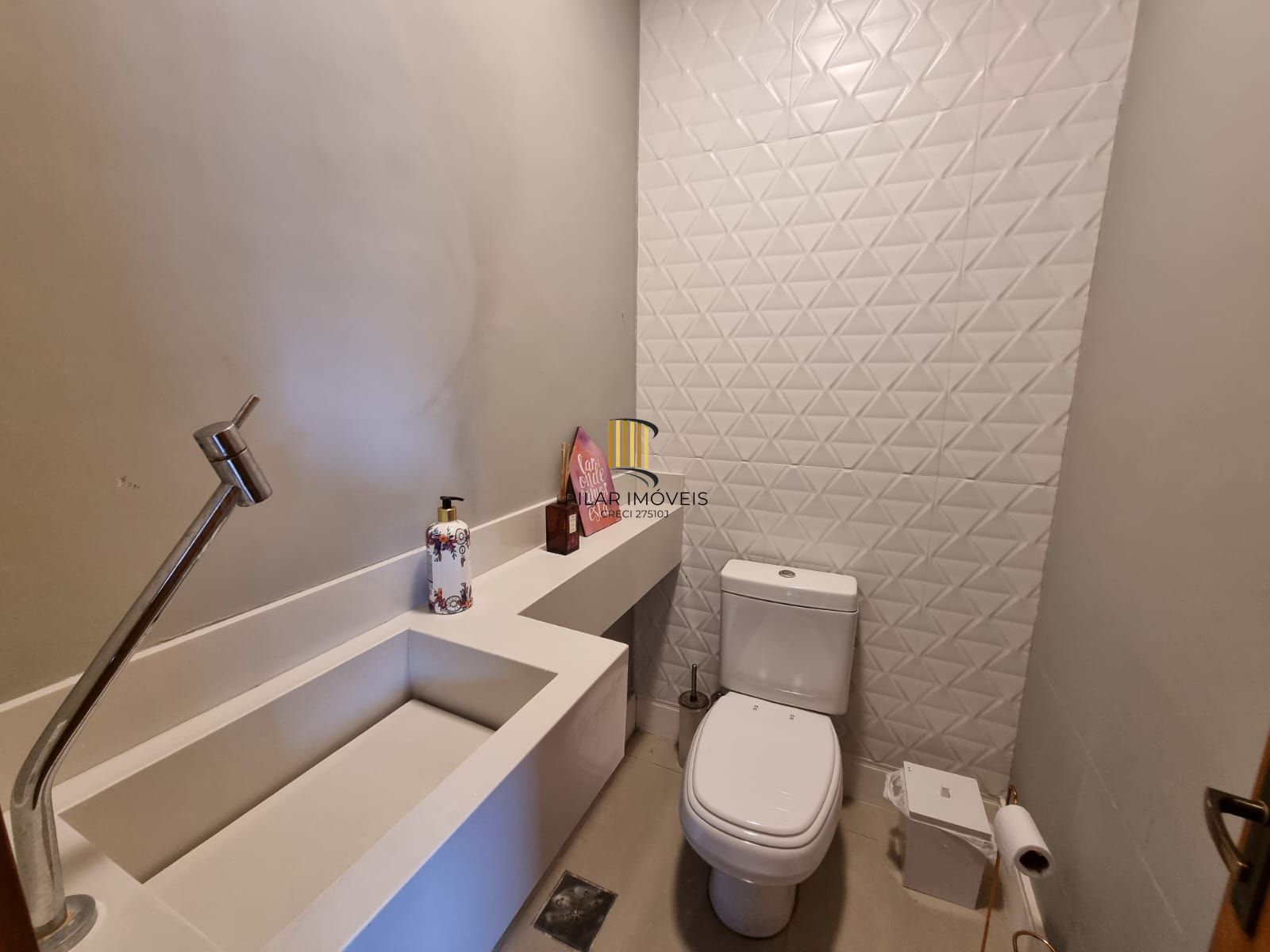 Casa 3 Dormitórios / Pátio com Churrasqueira / Jardins do Prado