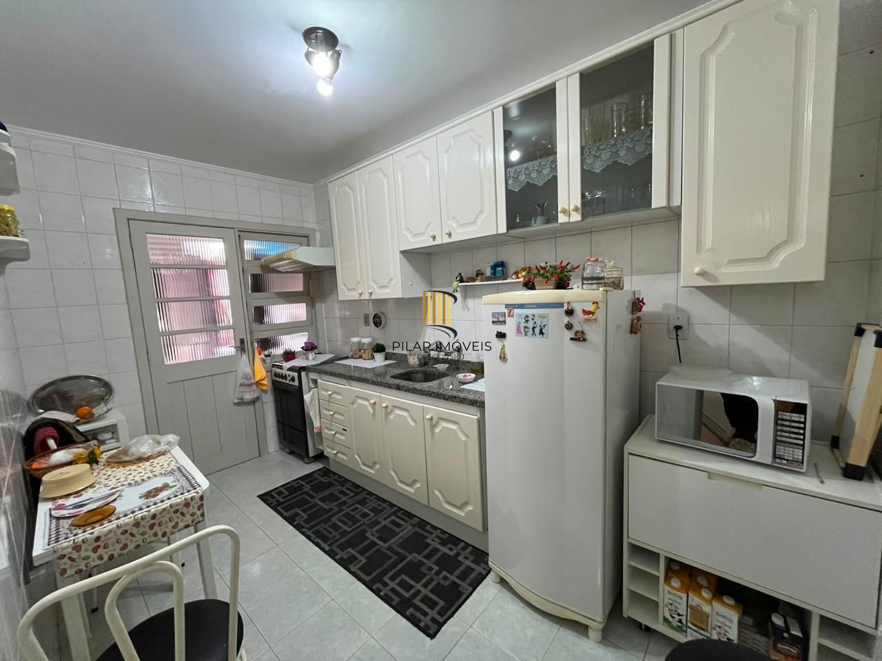 apartamento de 2 dormitórios a venda na rua Roque Calage