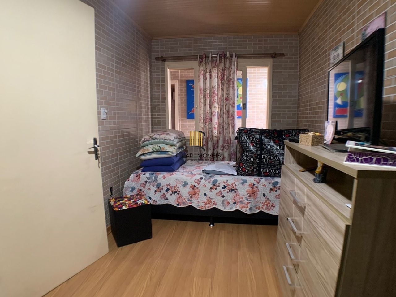 Casa para Venda - 318m², 3 dormitórios, Piscina, Bairro Guarujá