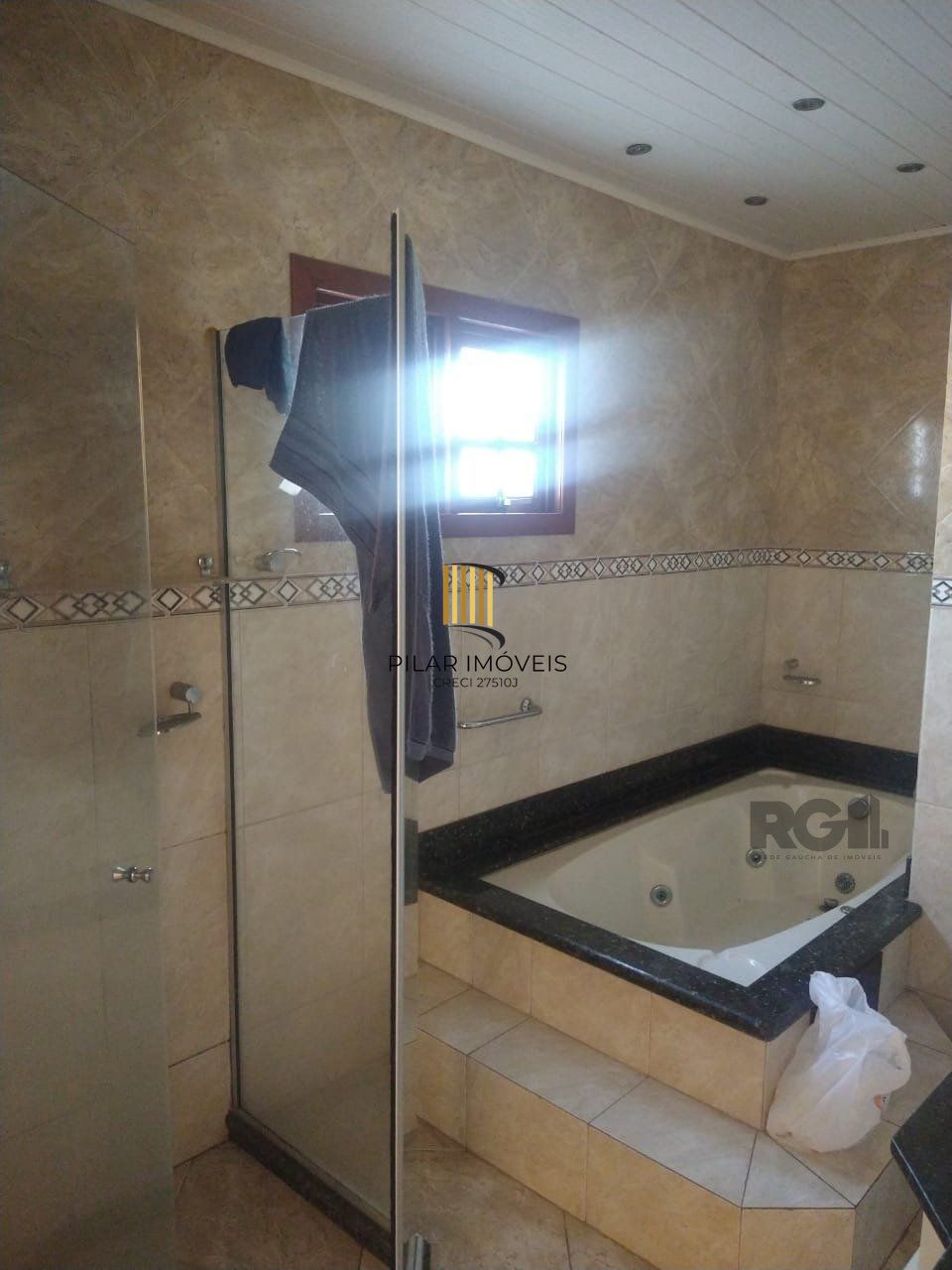 Casa Para Venda Com Amplo Pátio e Piscina