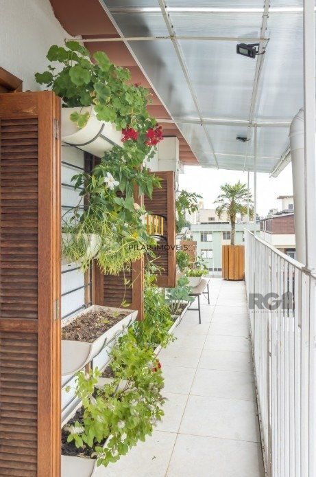 Cobertura com 3 dorms, 2 vagas e amplo terraço no Partenon