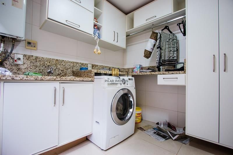 Casa Para Comprar  em condomínio com 5 quartos e 4 vagas no Jardim Botânico