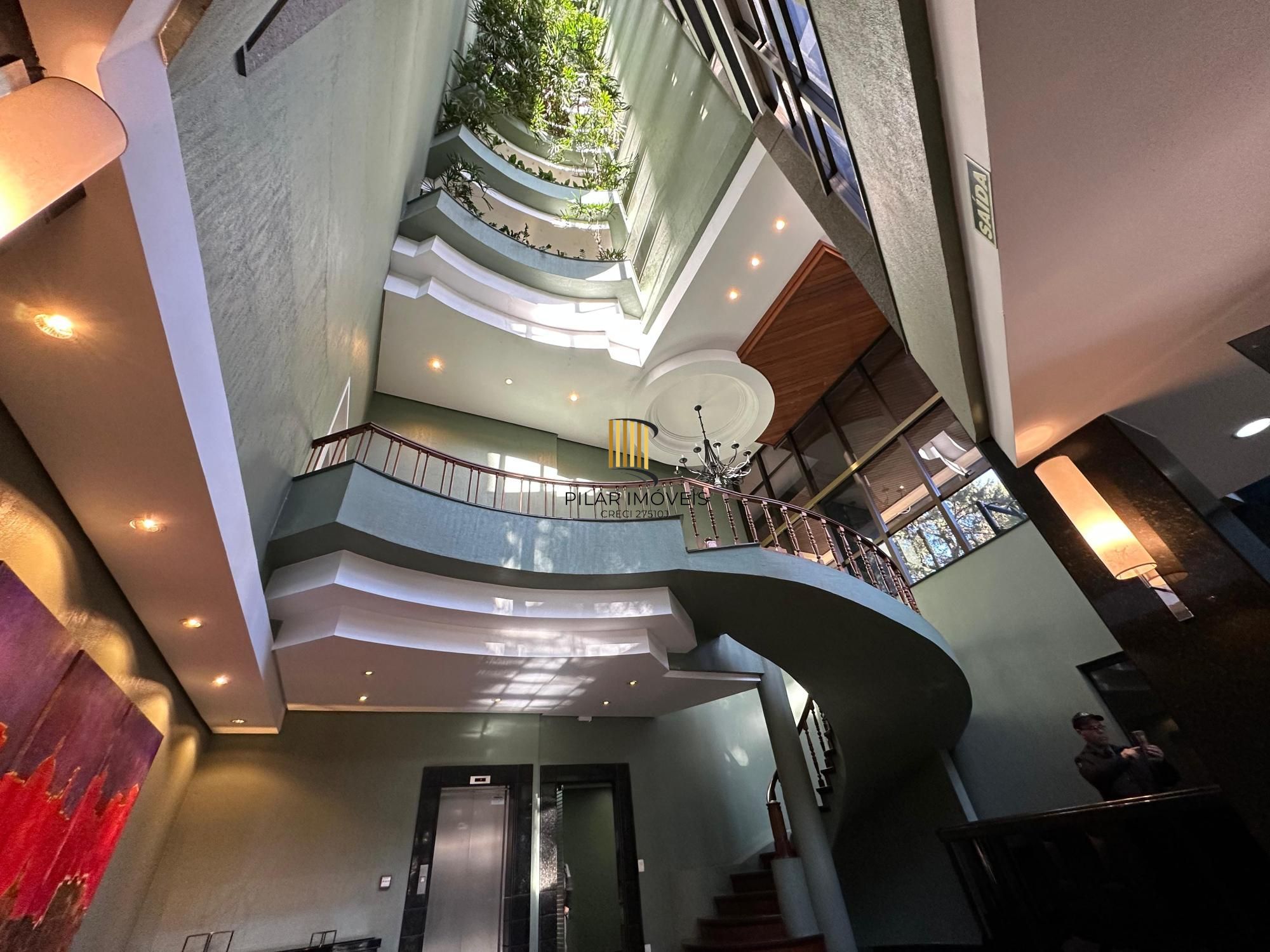 Sofisticação e Conforto em Petrópolis – 231,51m² privativos, 3 dormitórios (1 suíte master) + 3 vagas