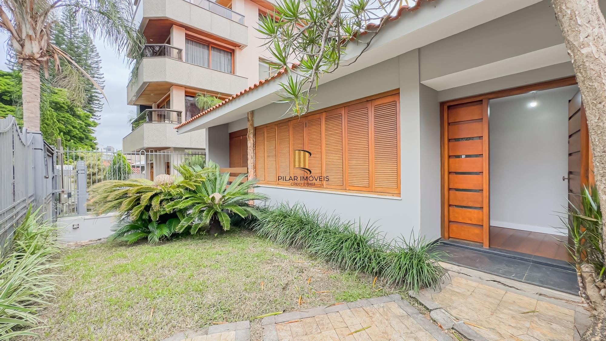 CASA CHACARA DAS PEDRAS 207 METROS , COMPLETAMENTE REFORMADA