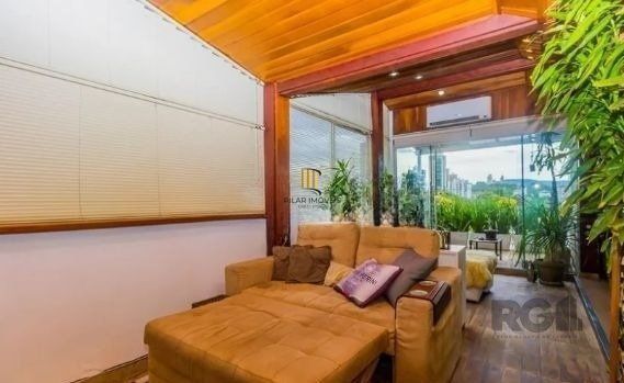 Casa com 7 Quartos e 6 vagas à Venda, 470 m² no Bairro Petrópolis