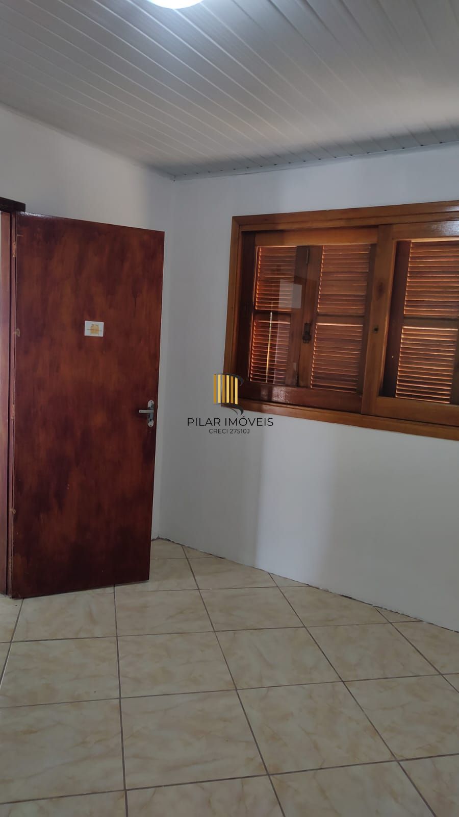 Vende casa com 84m² ,  2 dormitórios, terreno com 300m²