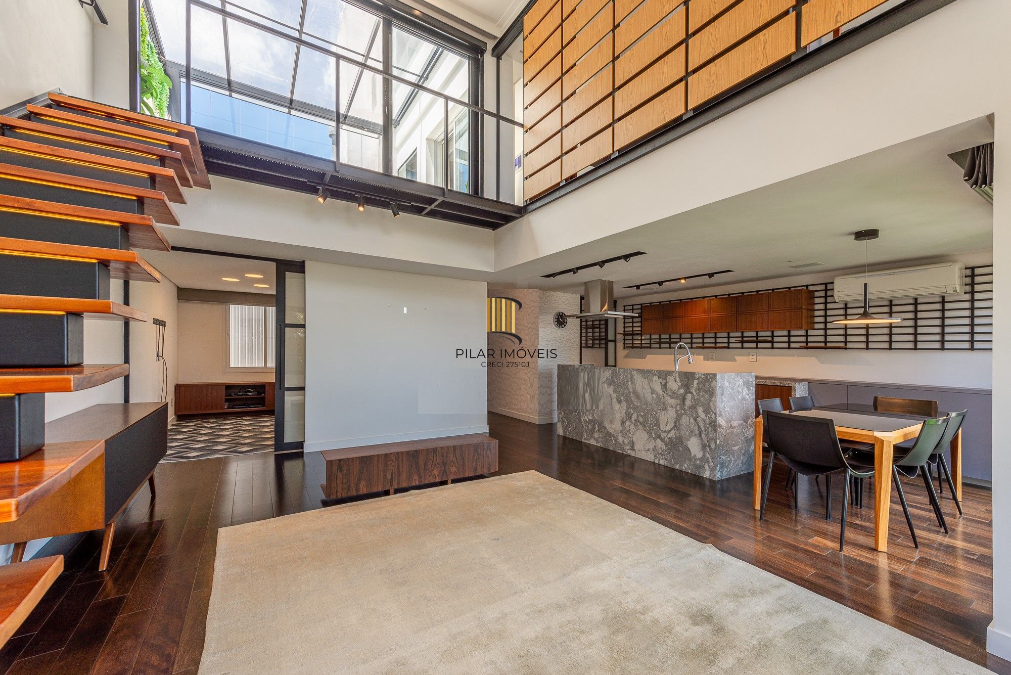 Cobertura com 115m² e 2 dormitórios, 2 suítes, 1 vaga