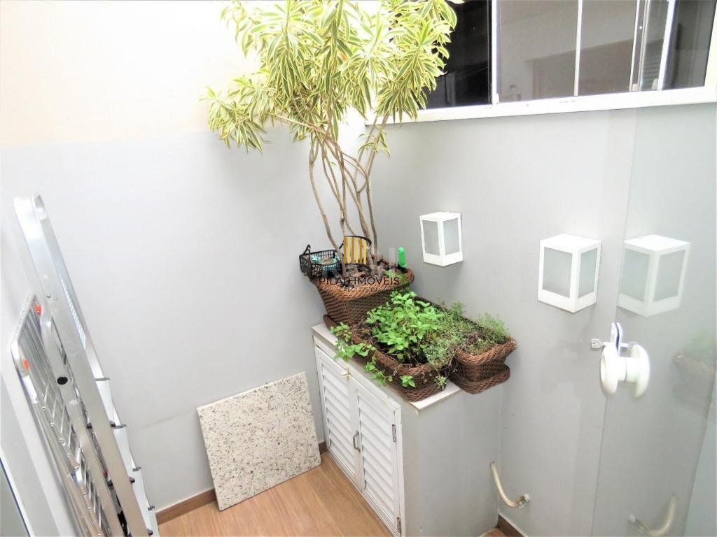 Ótima casa com 2 dormitórios com suíte master para Comprar