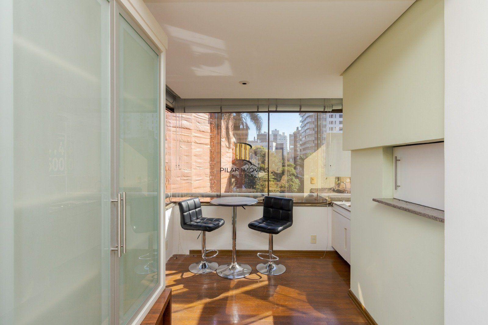 Charmoso apartamento semimobiliado no bairro Bela Vista