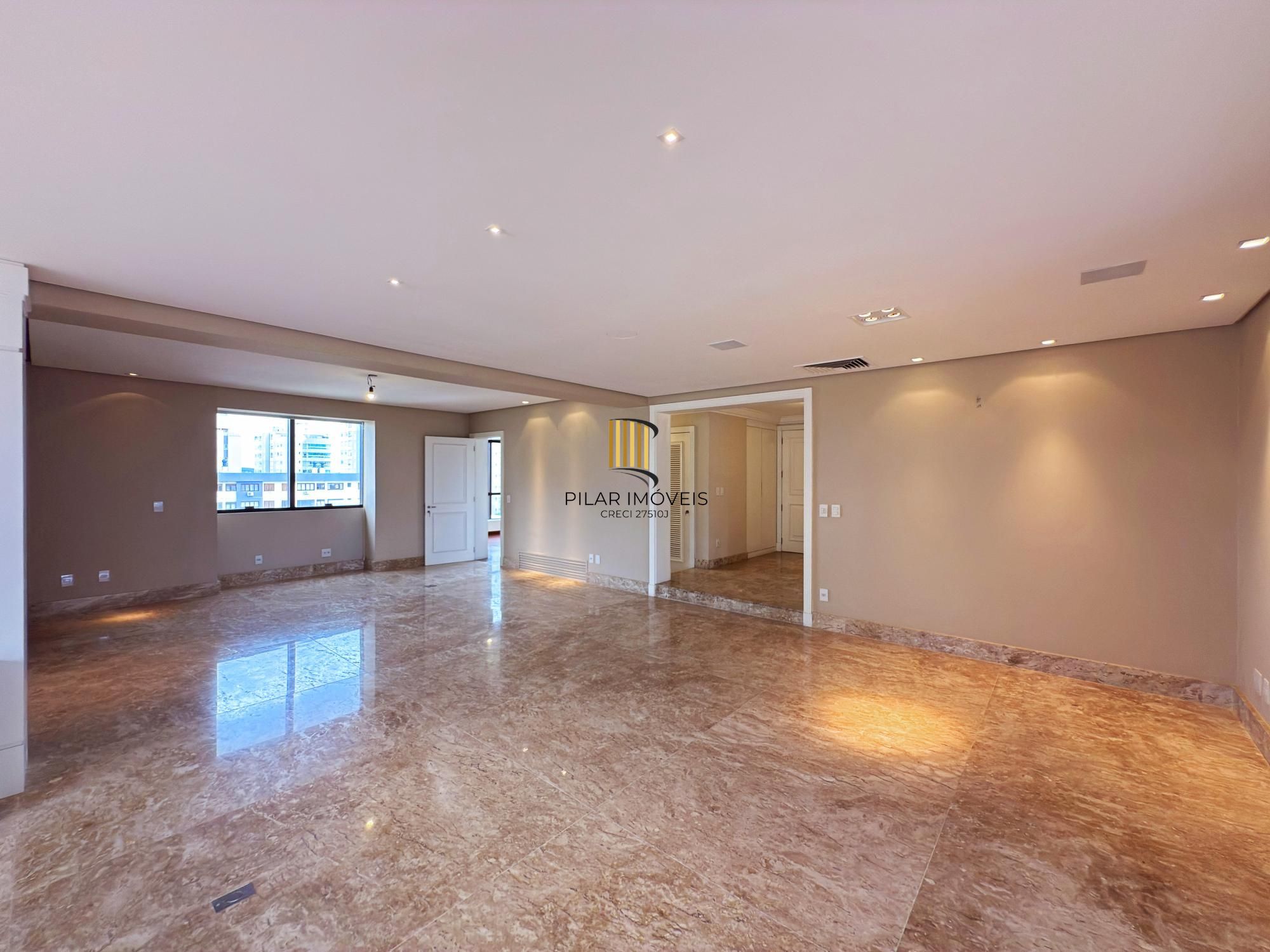 Apartamento com Lareira | Churrasqueira | 3 Suítes | Bairro Petrópolis