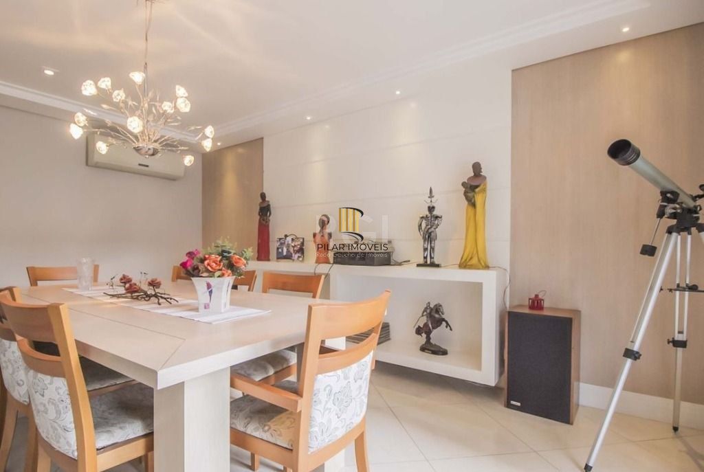 Casa Para Comprar  em condomínio com 5 quartos e 4 vagas no Jardim Botânico