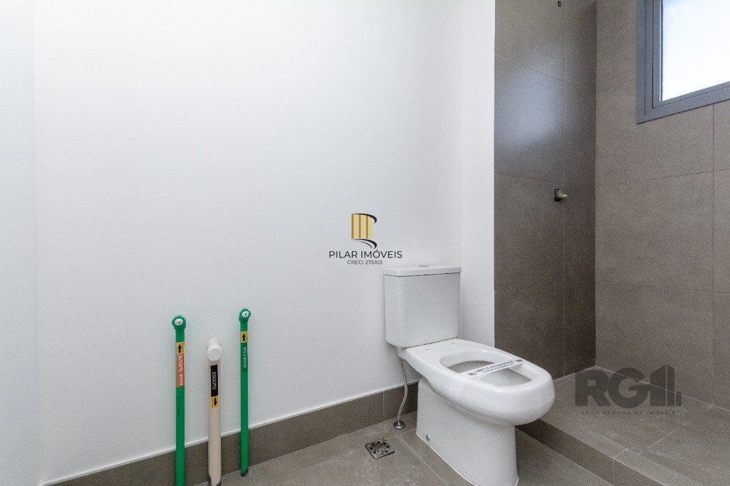 Apto de 3 suítes, andar alto, 115m² privativos com lavabo, cozinha americana e churrasqueira.