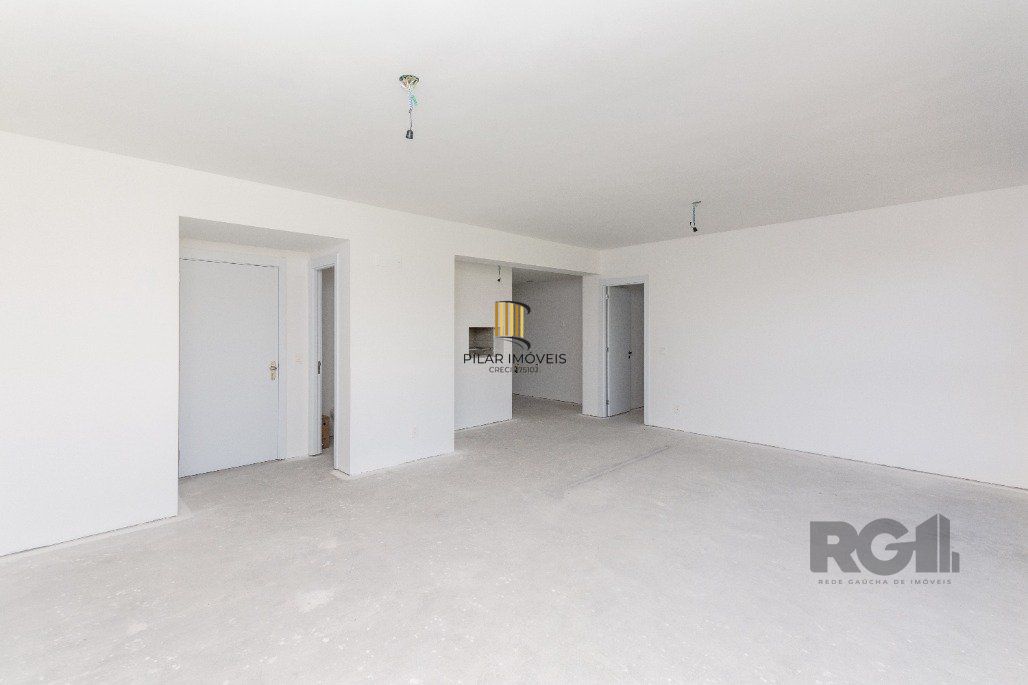 Apto de 3 suítes, andar alto, 115m² privativos com lavabo, cozinha americana e churrasqueira.