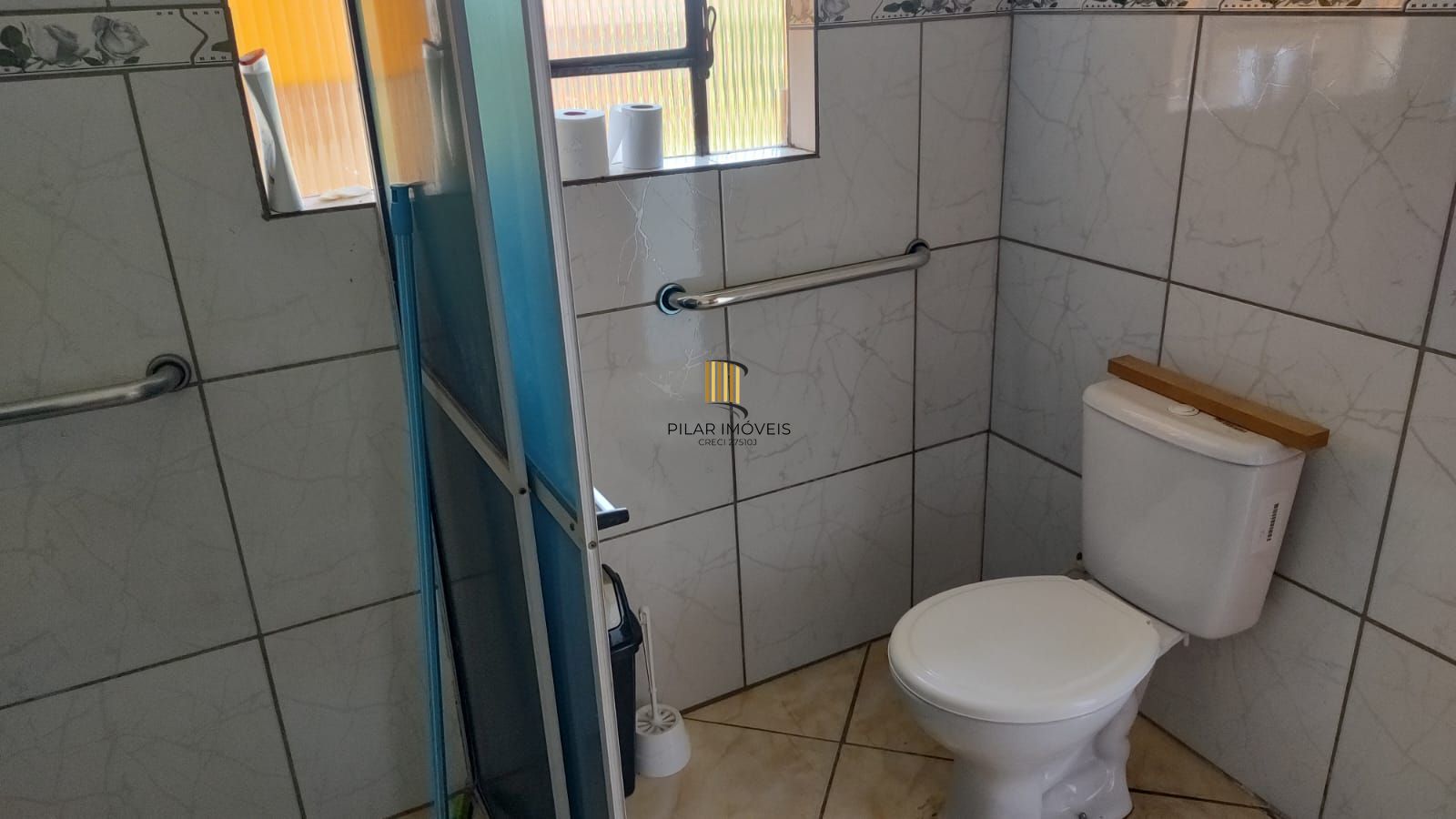 Vende casa com 84m² ,  2 dormitórios, terreno com 300m²