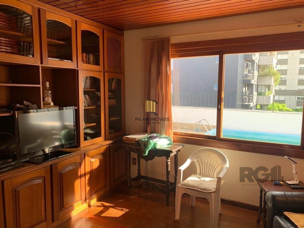 Cobertura para Comprar  com três dormitórios e uma suíte, duas vagas no bairro Petrópolis.