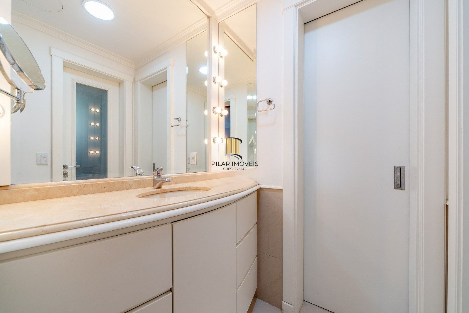 Apartamento 4 dormitórios no bairro Bela Vista