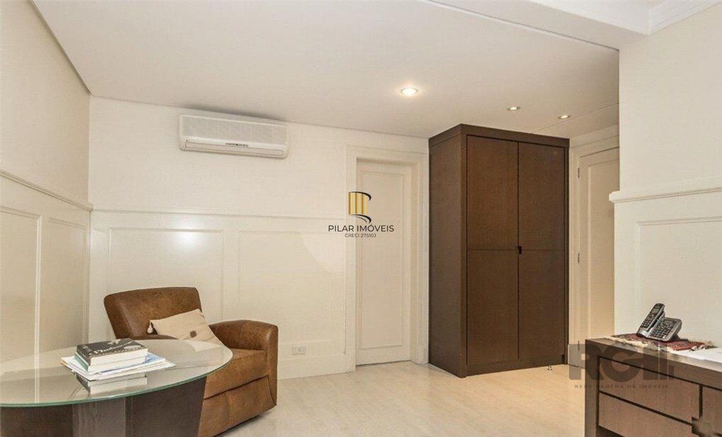 Casa em condomínio à venda no Bairro Três Figueiras.