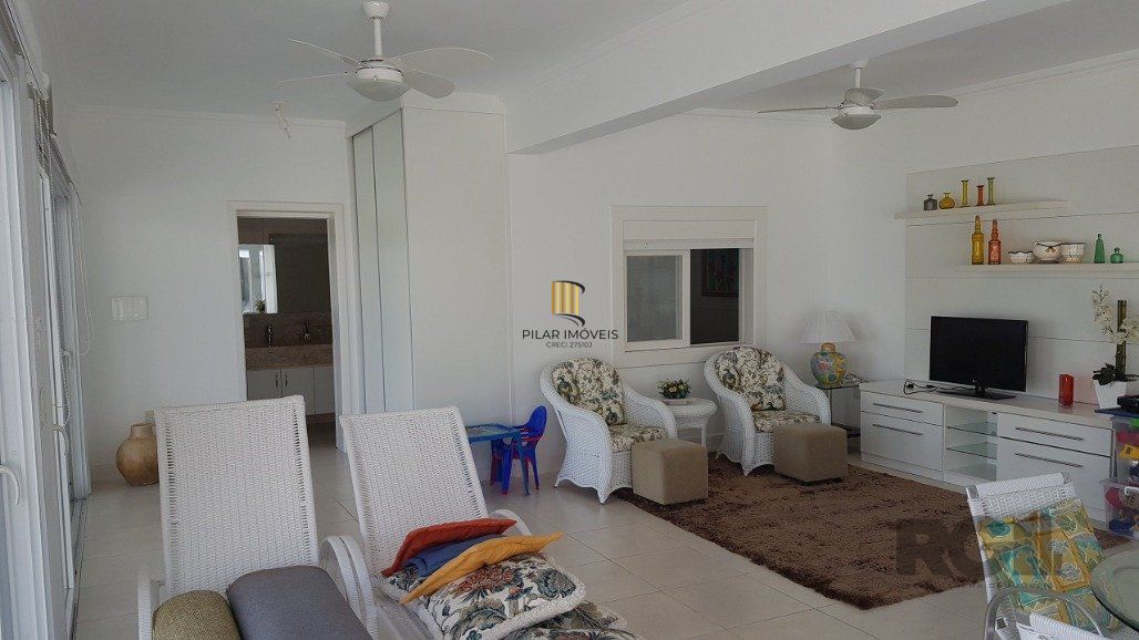 Casa para Comprar  no Condado de Capão com 5 suítes.
