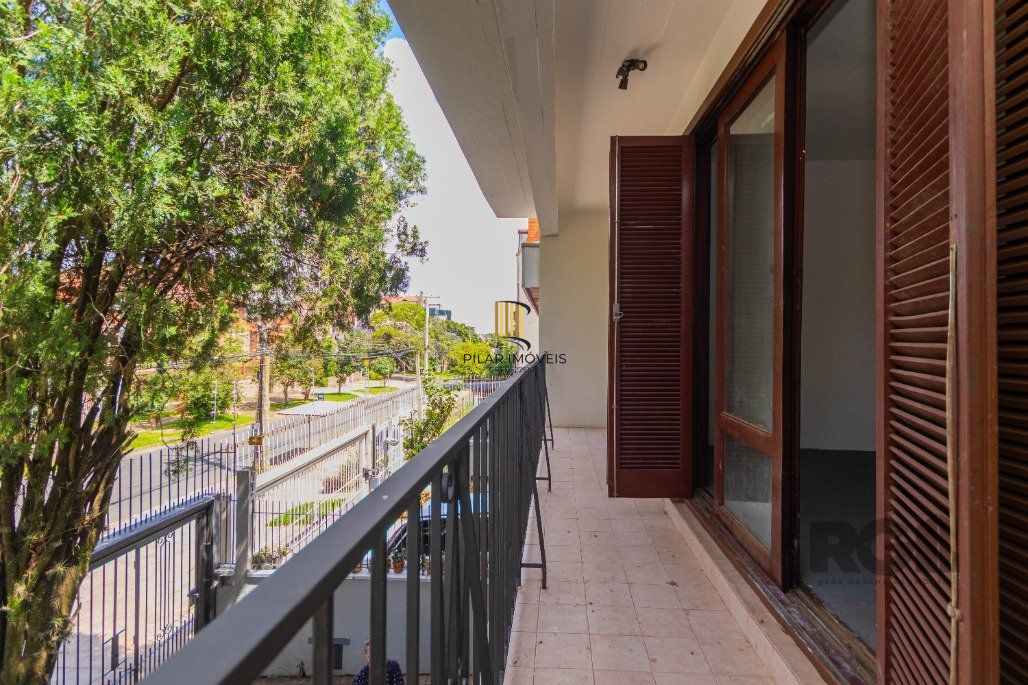 Casa/sobrado para Comprar com 4 dormitórios no bairro  Chácara das Pedras.