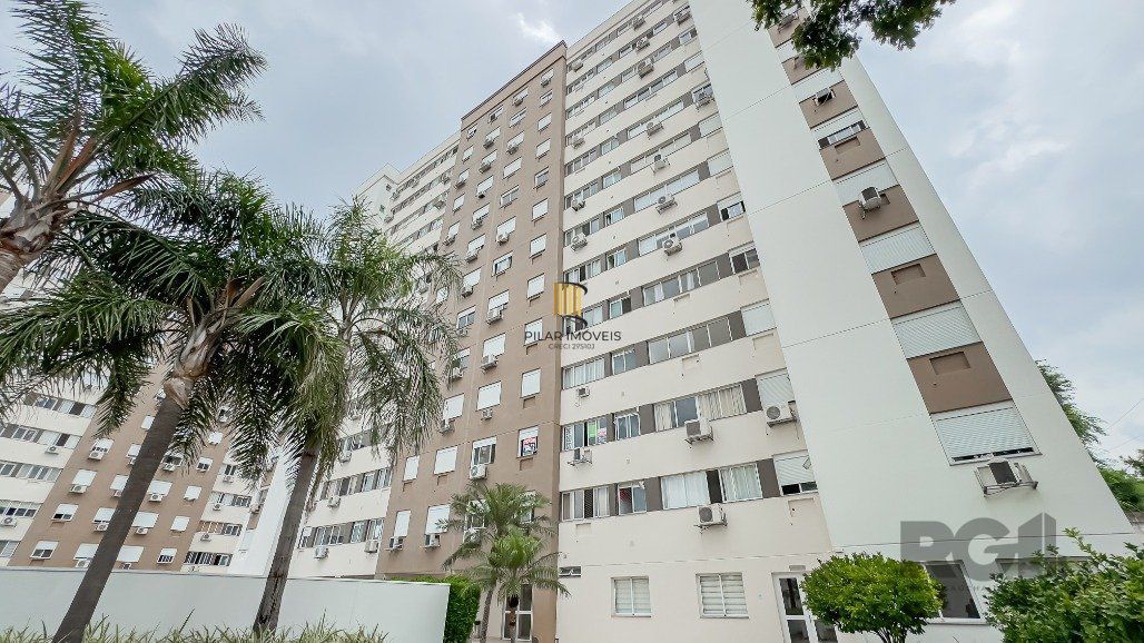 Apartamento a venda no bairro Passo da Areia com dois dormitórios.