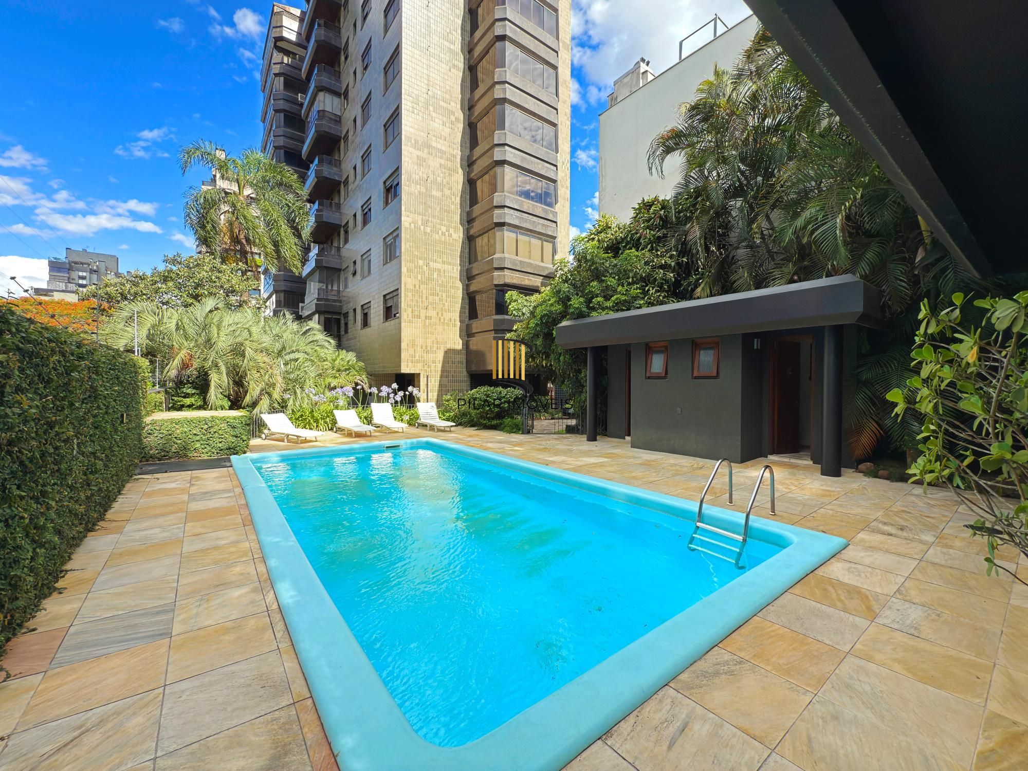 Apartamento com Lareira | Churrasqueira | 3 Suítes | Bairro Petrópolis