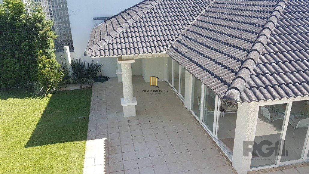 Casa para Comprar  no Condado de Capão com 5 suítes.