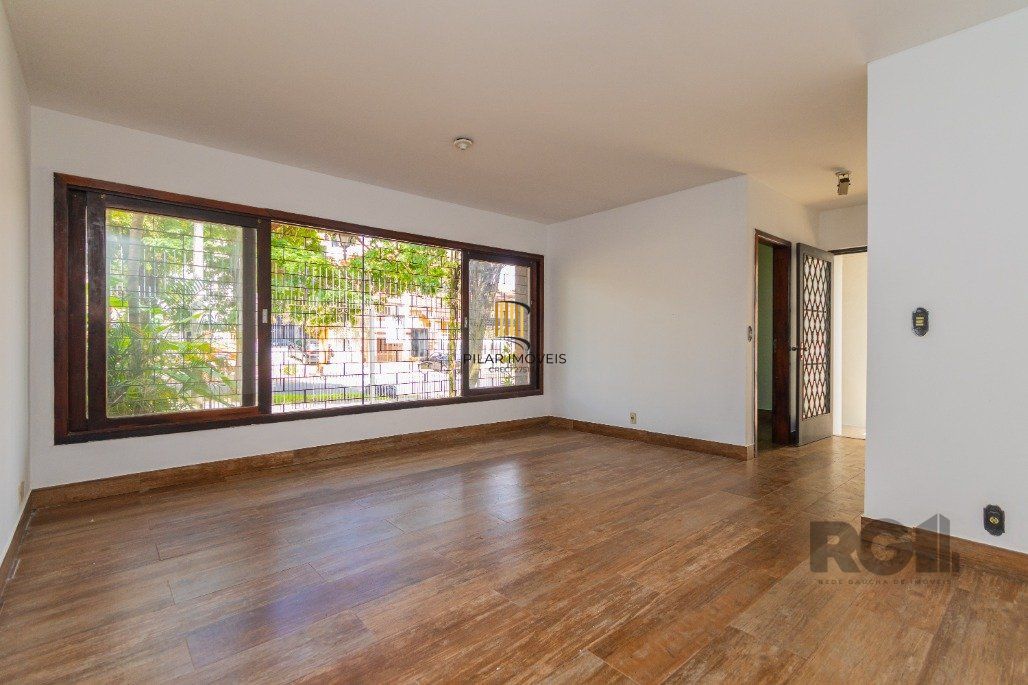 Casa/sobrado para Comprar com 4 dormitórios no bairro  Chácara das Pedras.