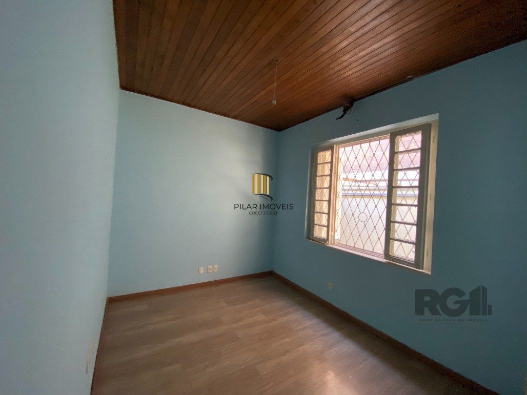 Casa para Comprar com 3 dormitórios no bairro Azenha