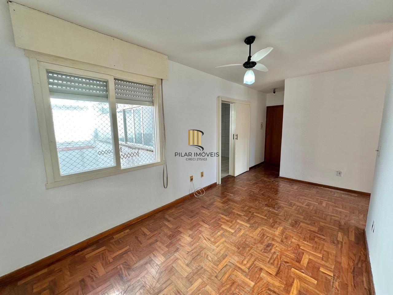 Excelente apartamento à venda no bairro Passo d' Areia com 2 dormitórios.