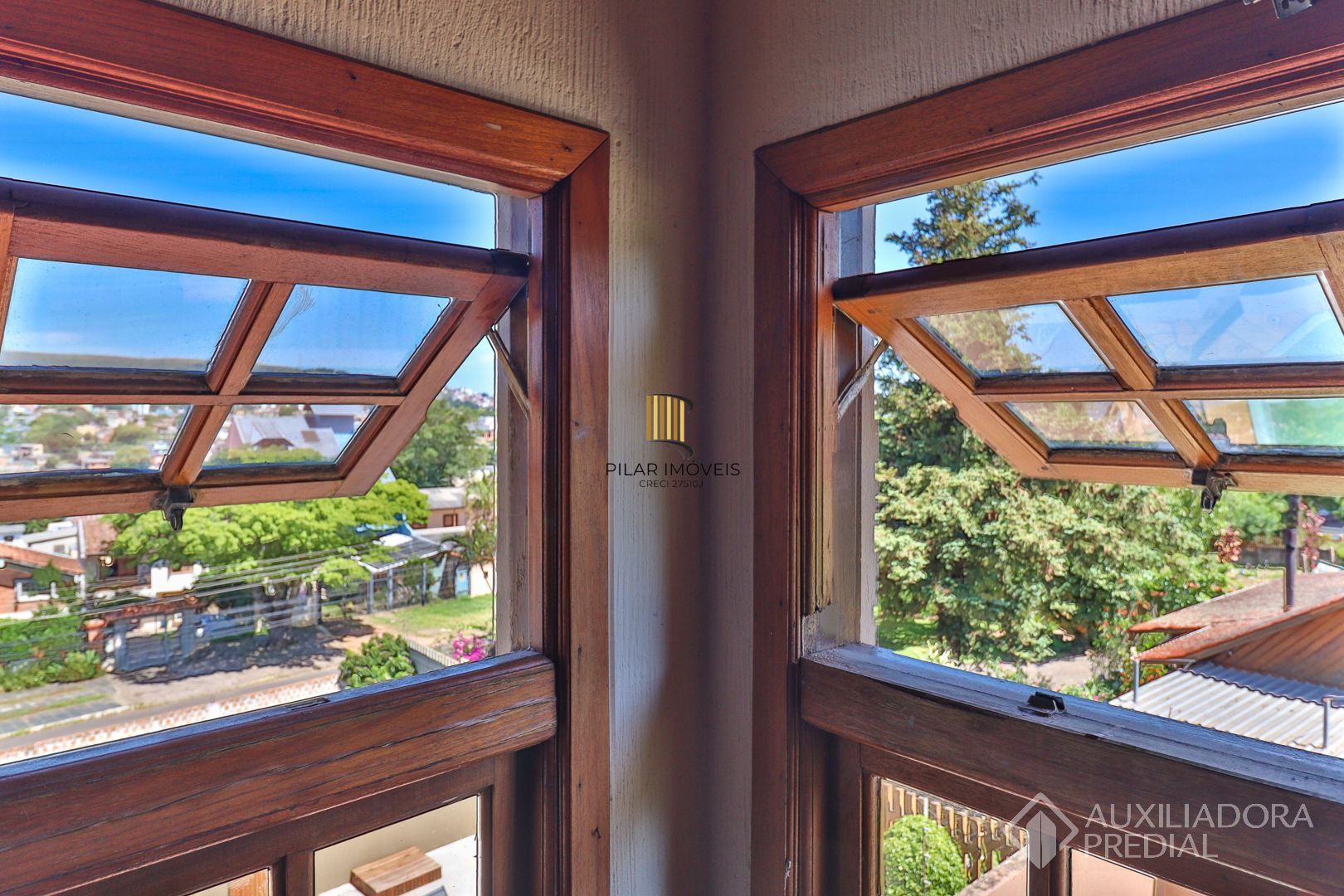 Excelente casa com 5 dormitórios no bairro Cristal