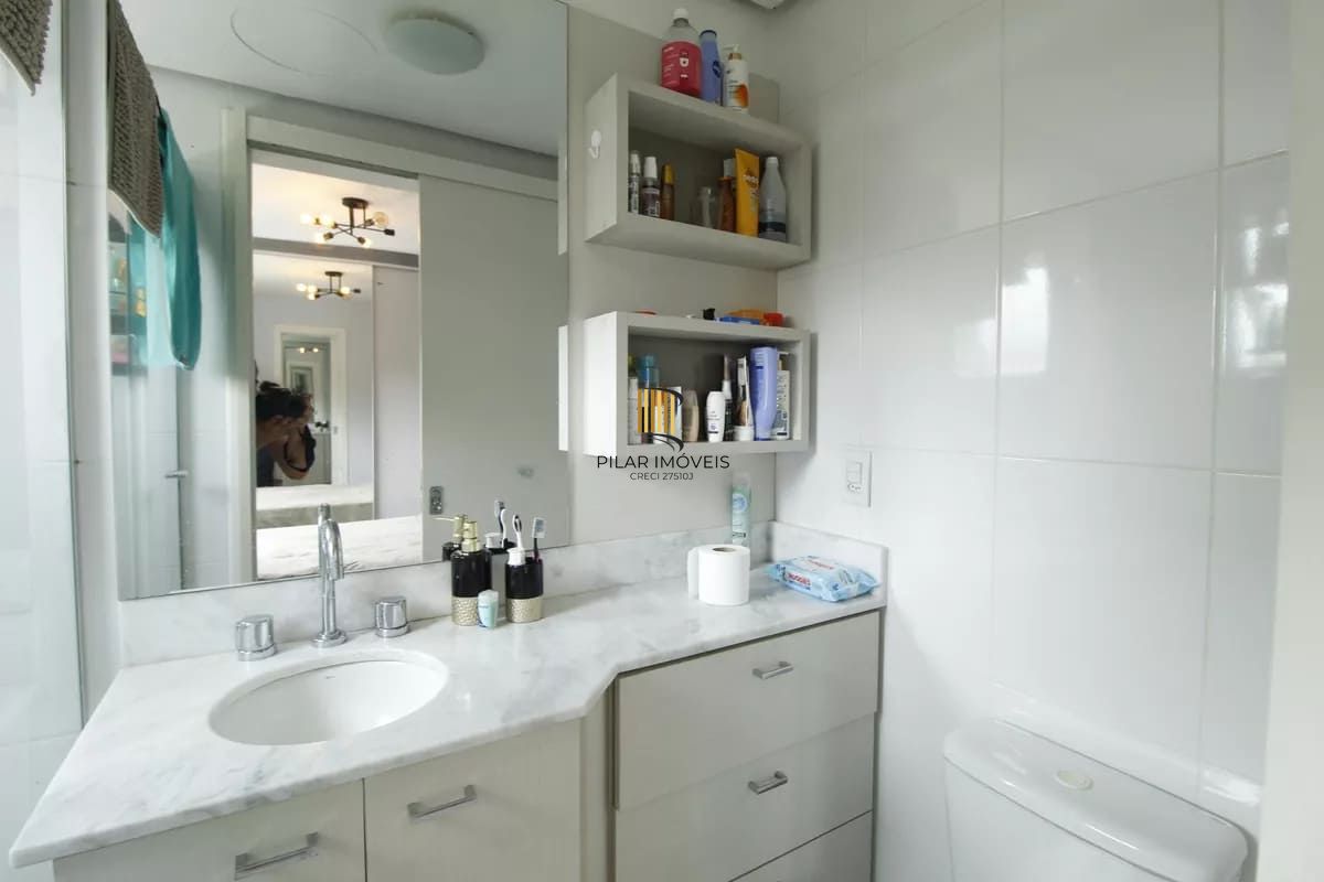 Excelente Apartamento mobiliado, 2 dormitórios para comprar, no Bairro Higienópolis