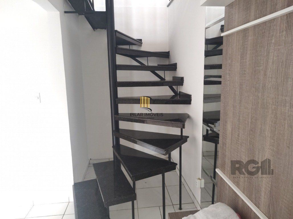 Vende ap. duplex, 2 dormitórios, 1 suíte, closet, ar split, salão de festa