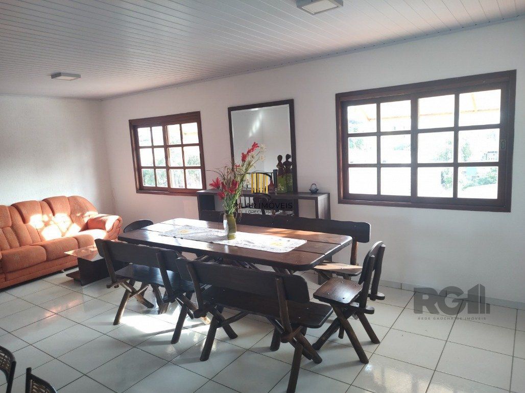 Vende ap. duplex, 2 dormitórios, 1 suíte, closet, ar split, salão de festa