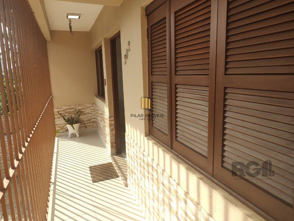 Vende ap. duplex, 2 dormitórios, 1 suíte, closet, ar split, salão de festa