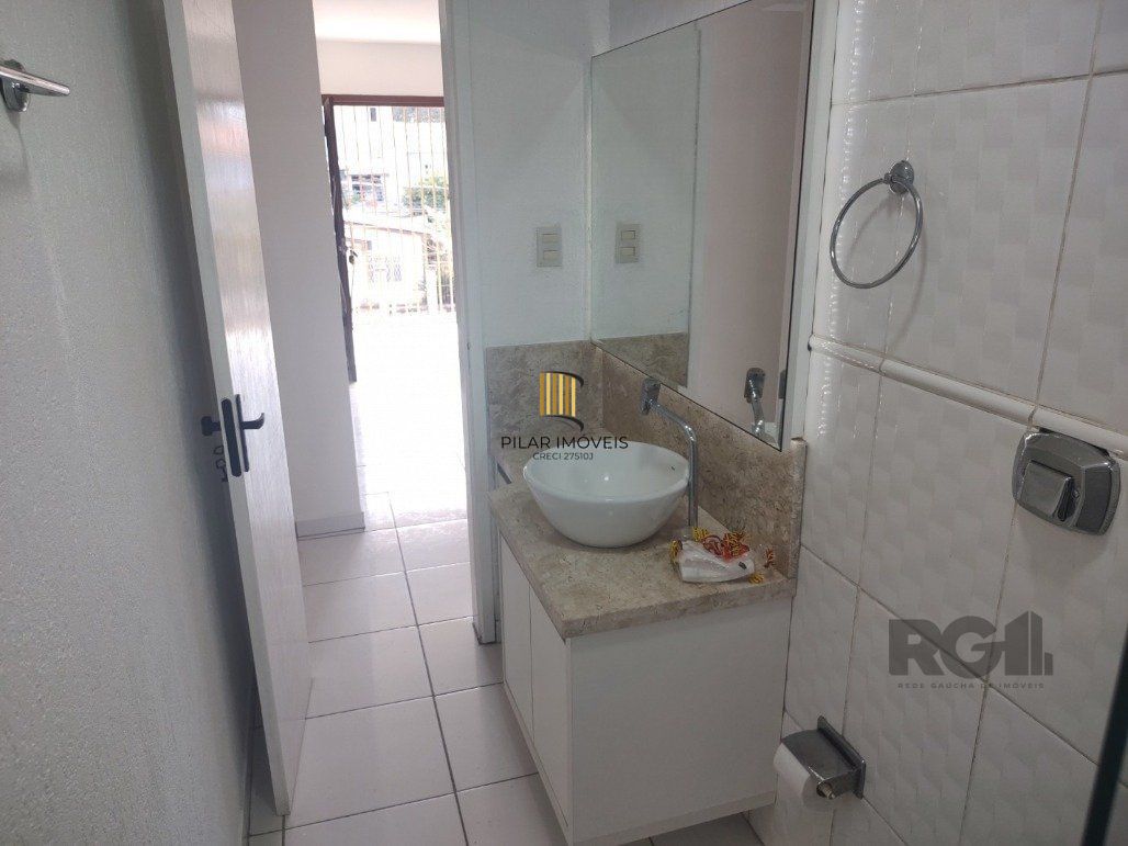 Vende ap. duplex, 2 dormitórios, 1 suíte, closet, ar split, salão de festa