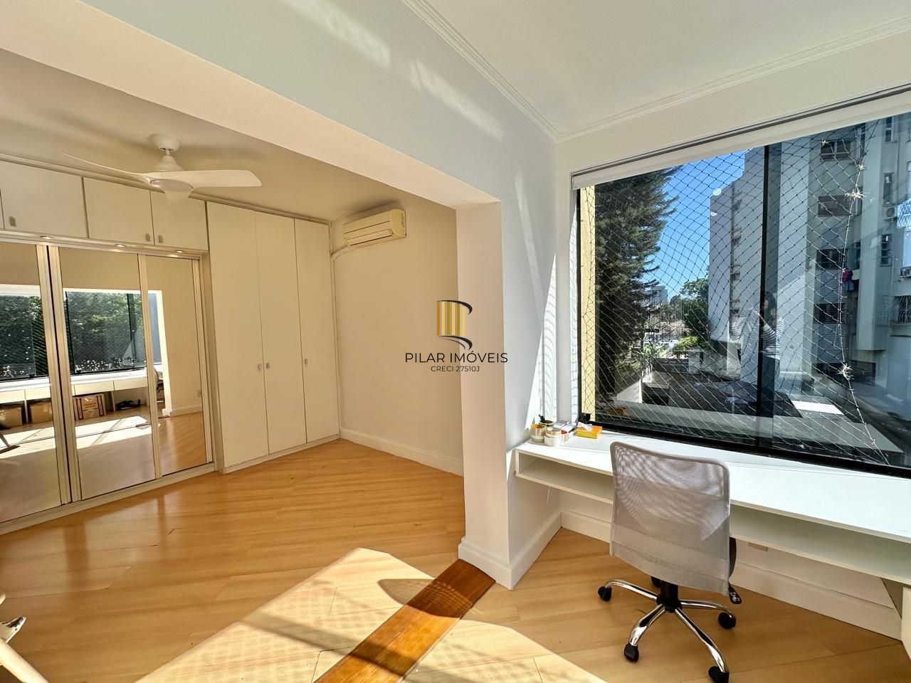 Excelente cobertura a venda semi mobiliada no bairro Higienópolis.