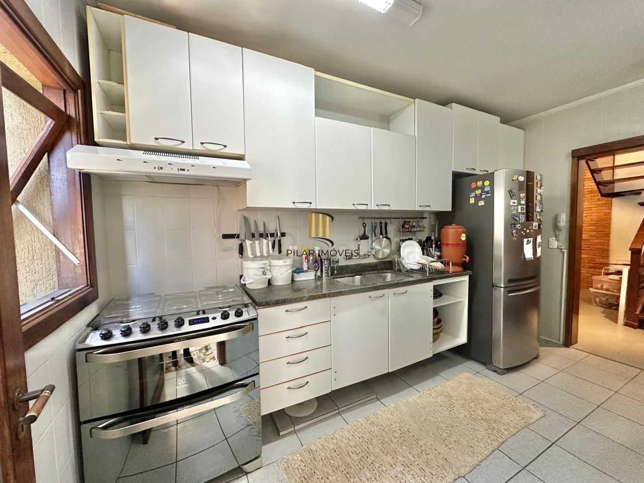 Excelente cobertura a venda semi mobiliada no bairro Higienópolis.