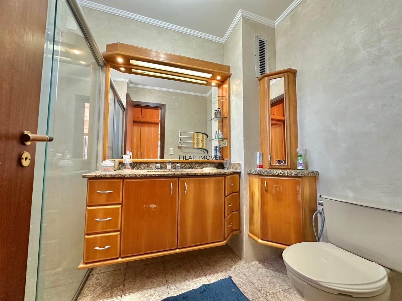 Excelente cobertura a venda semi mobiliada no bairro Higienópolis.