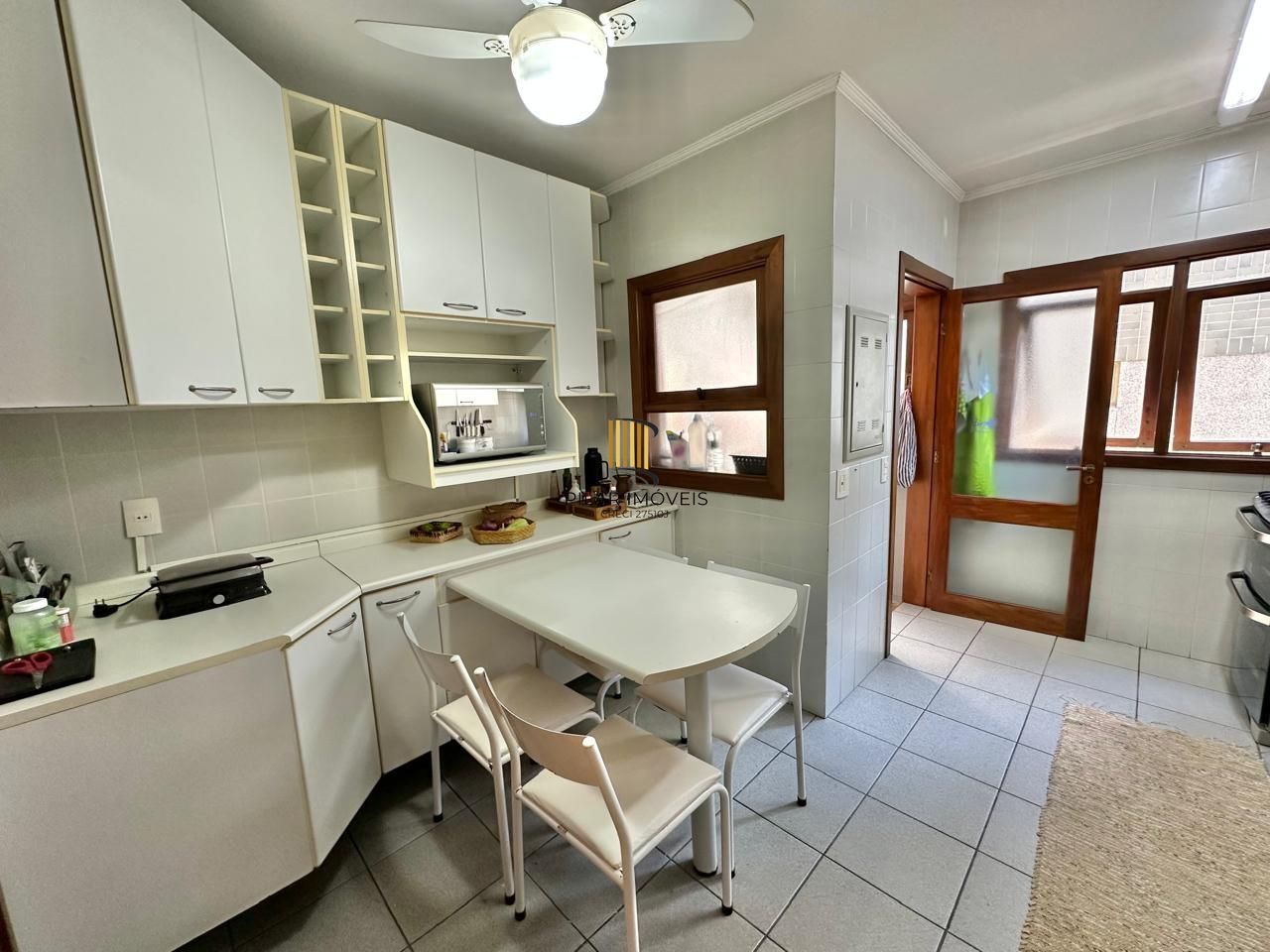 Excelente cobertura a venda semi mobiliada no bairro Higienópolis.