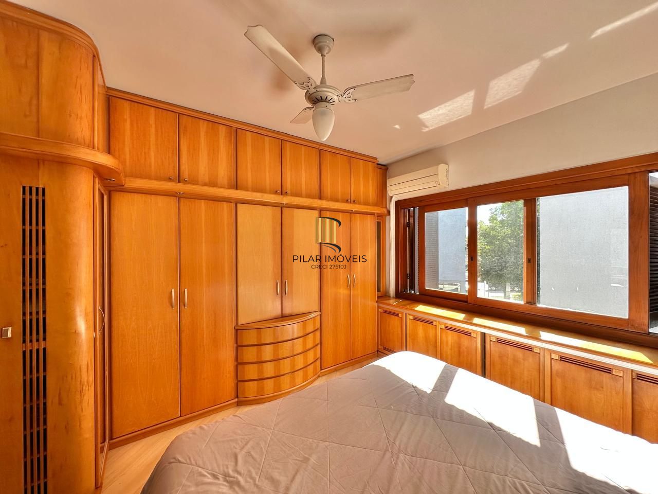 Excelente cobertura a venda semi mobiliada no bairro Higienópolis.