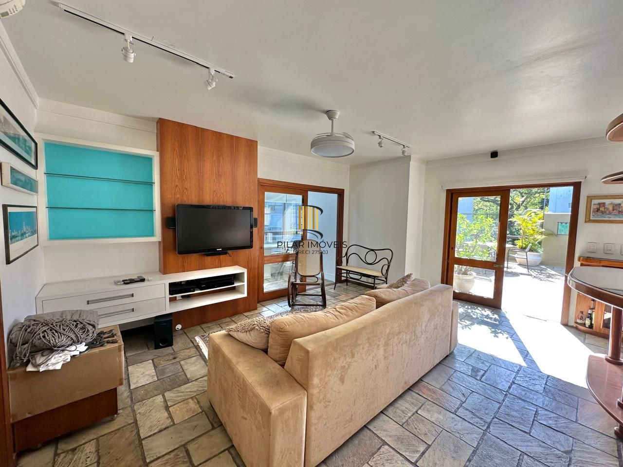 Excelente cobertura a venda semi mobiliada no bairro Higienópolis.