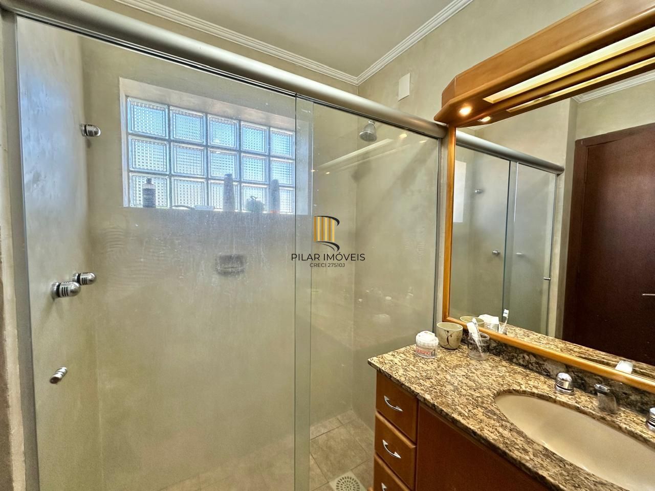 Excelente cobertura a venda semi mobiliada no bairro Higienópolis.